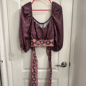 Elegant Patterned Crop Top with Puff Sleeves